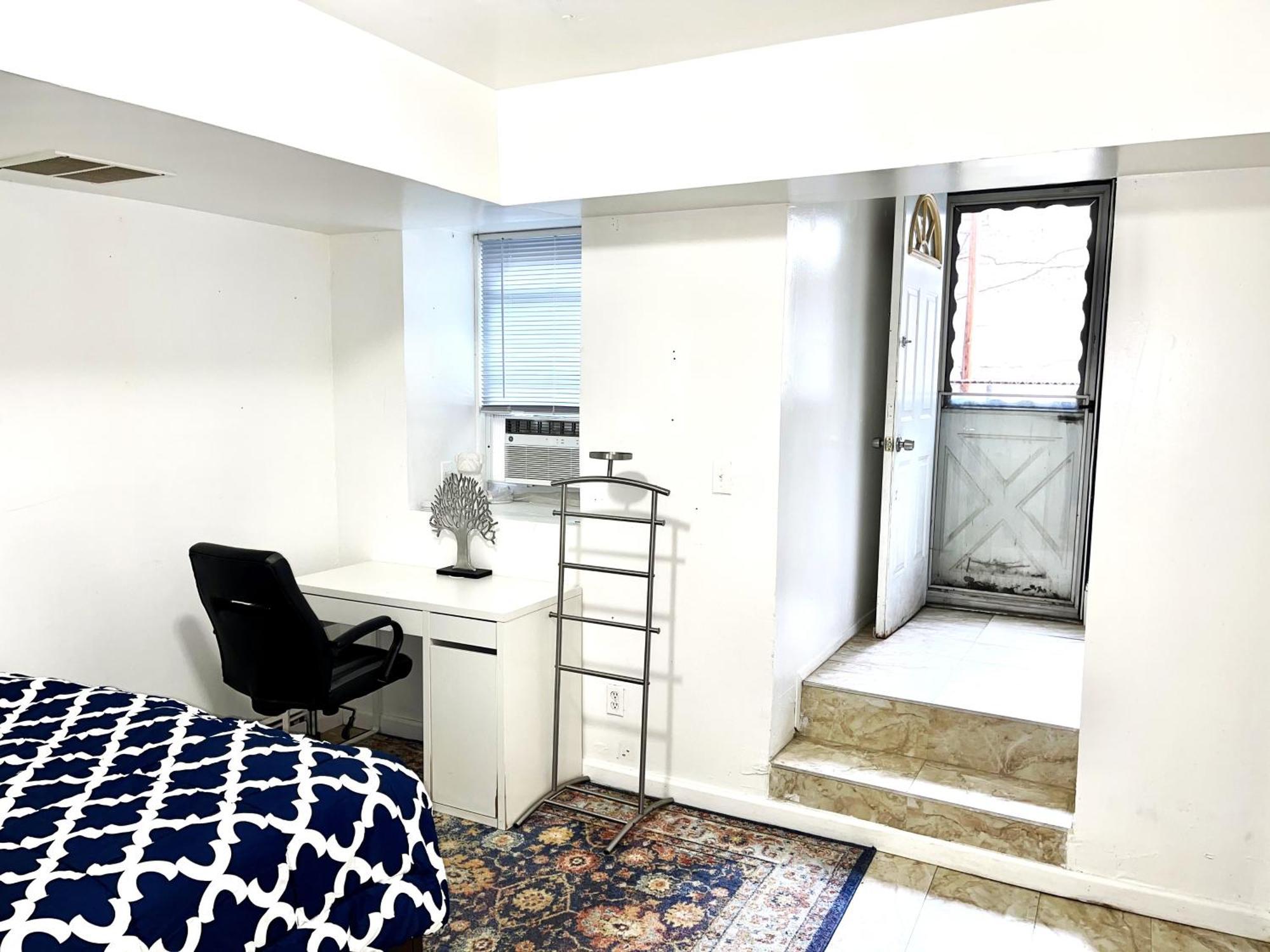 Lic, Private With Backyard 2 Bedroom Apt, Next To Manhattan Apartamento *